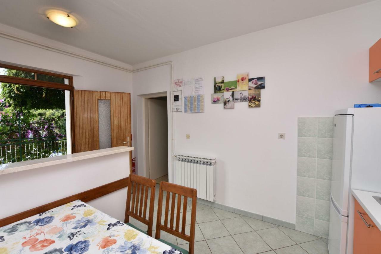 Apartment Dijo I Primosten Exterior photo