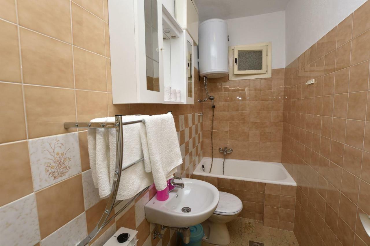 Apartment Dijo I Primosten Exterior photo